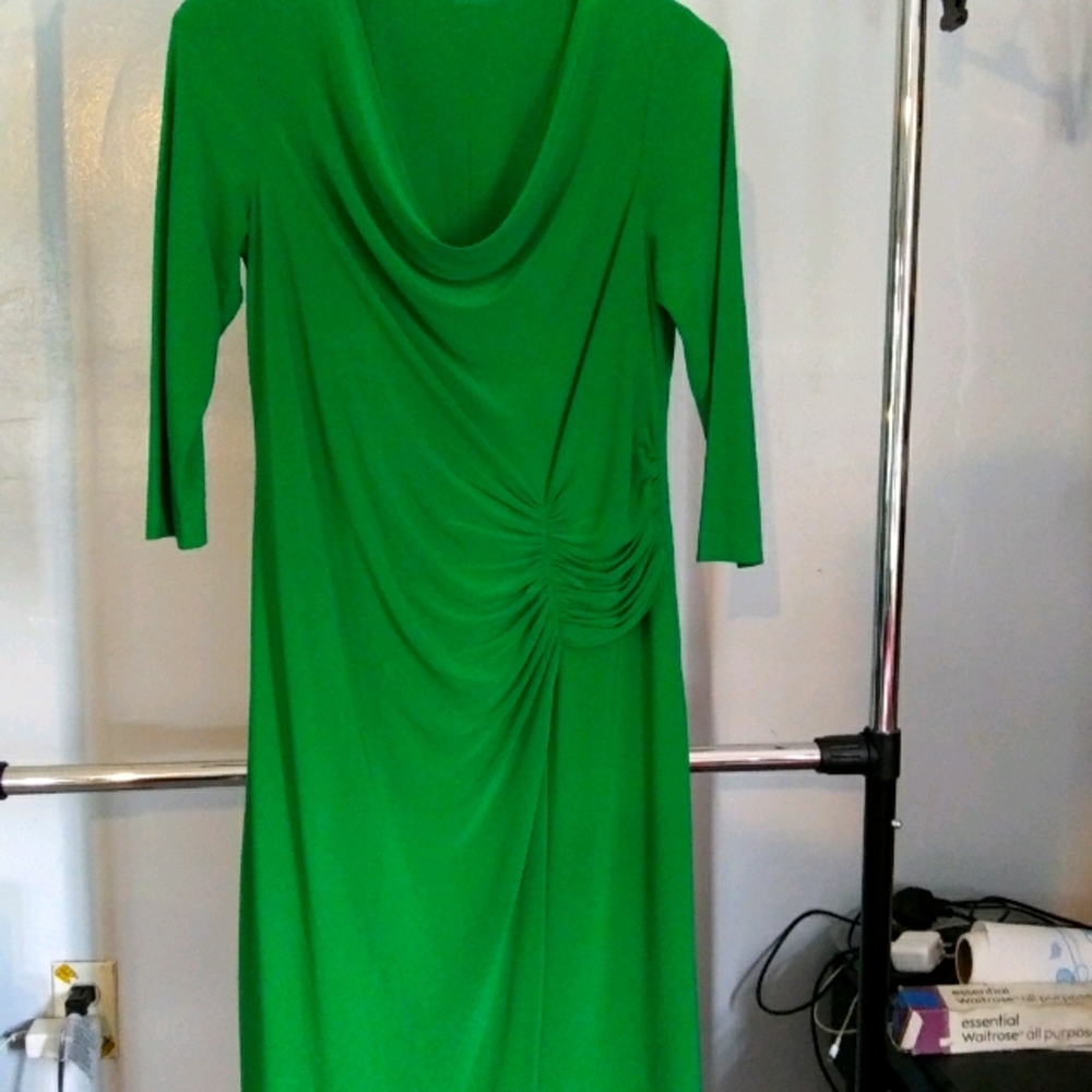 Green elbow sleeved dress